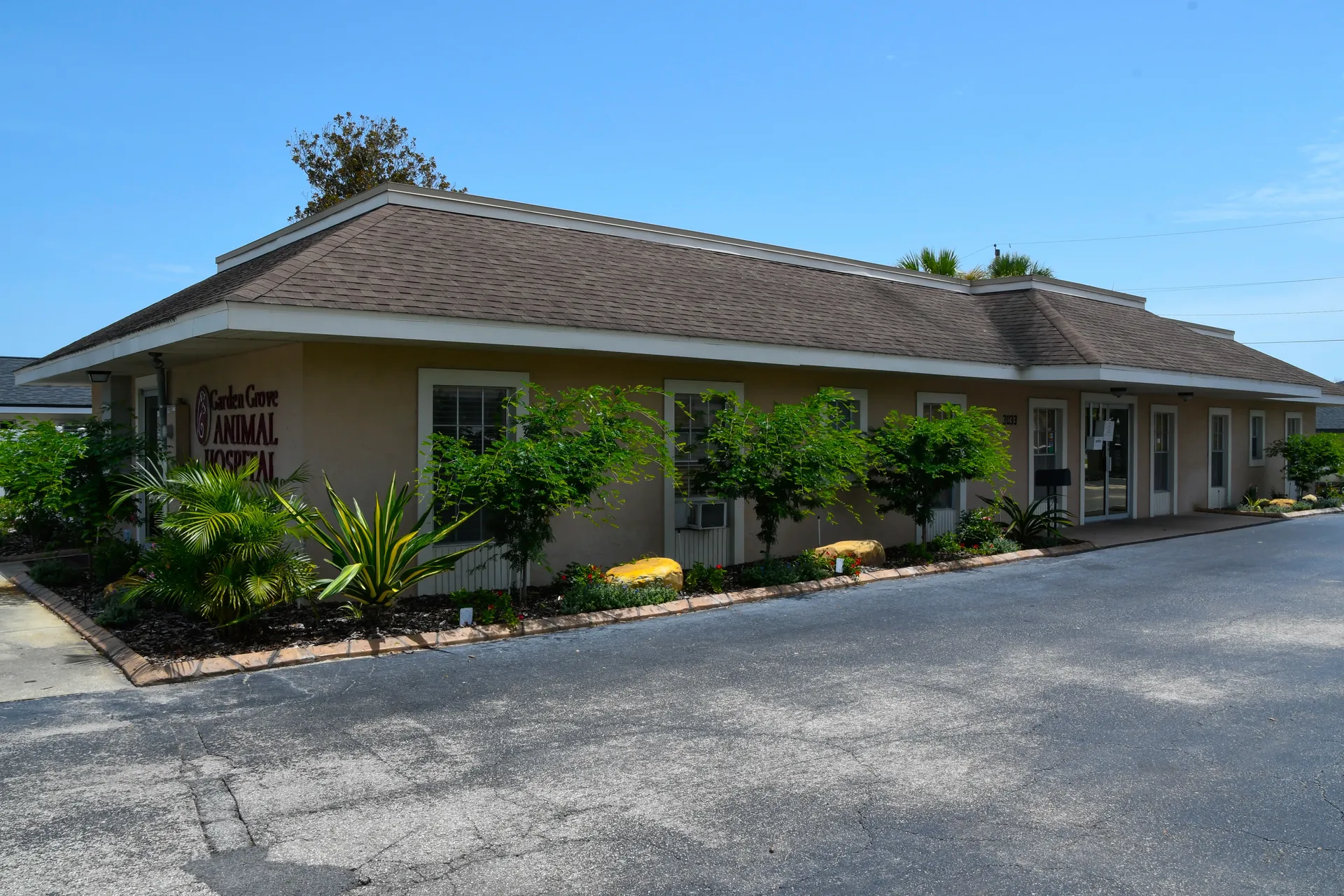 Exterior of Garden Grove Animal Hospital in Winter Haven, FL